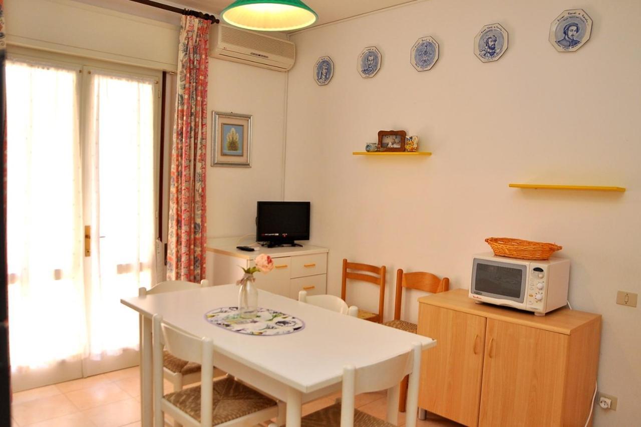 Nice Two-Bedroom Apartment 150M From The Beach 비비오네 외부 사진