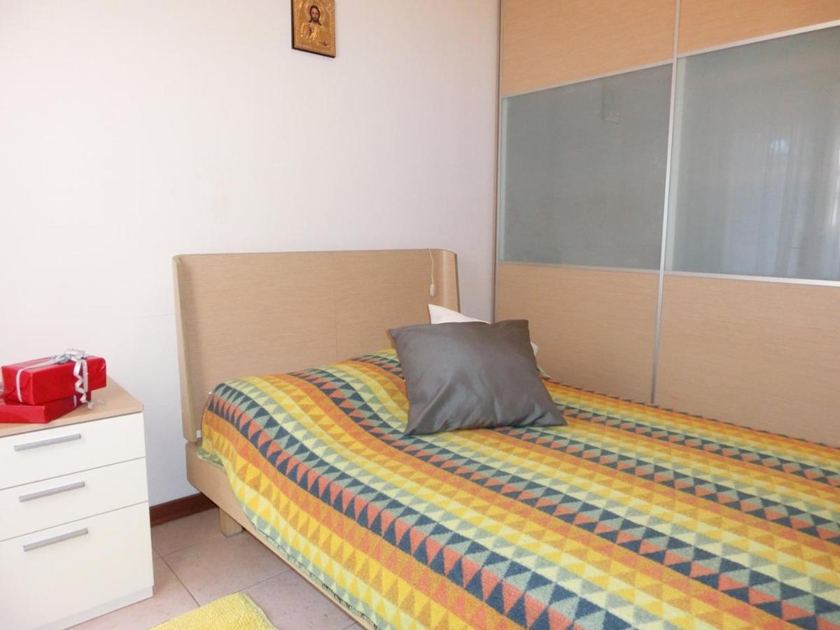 Nice Two-Bedroom Apartment 150M From The Beach 비비오네 외부 사진