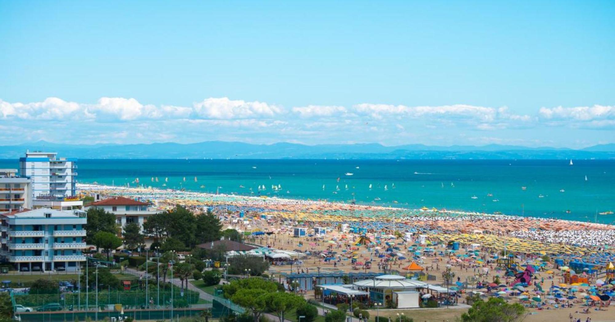 Nice Two-Bedroom Apartment 150M From The Beach 비비오네 외부 사진